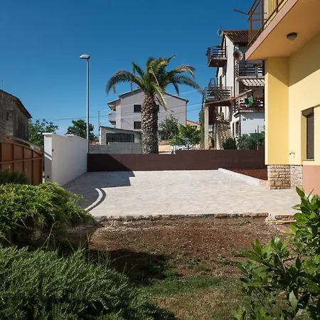 Maredi With Pool Feriehus