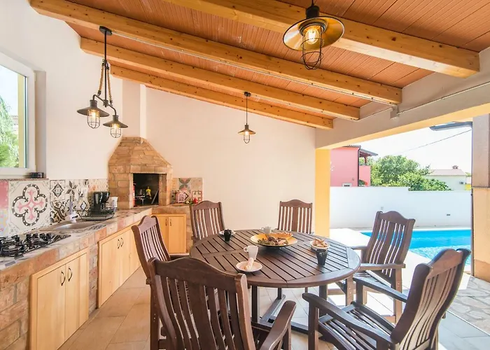 Maredi With Pool Feriehus