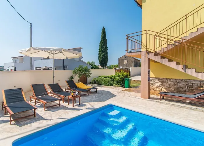 Feriehus Maredi With Pool