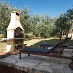Feriehus Maredi With Pool Pula