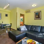 בית נופש Maredi With Pool