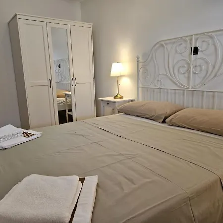 Prázdninový dům Maredi With Pool *