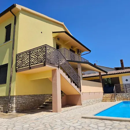 Holiday home Maredi With Pool Pula