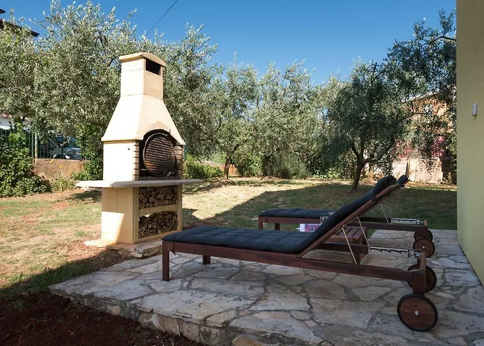 Holiday home Maredi With Pool Pula