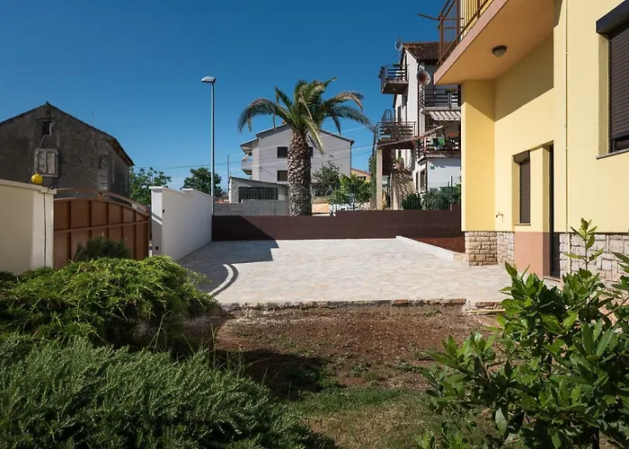 Maredi With Pool 펜션