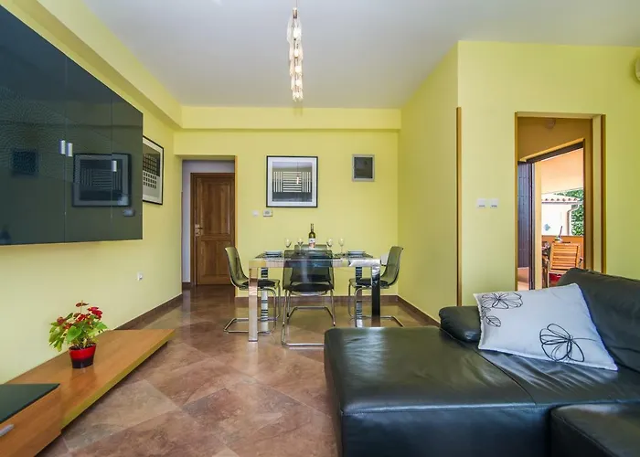 Maredi With Pool 펜션 *